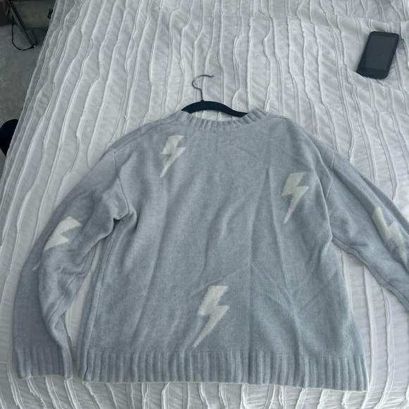 Rails greyish lightning bold sweater. Never worn super super comfy. - Picture 3 of 4